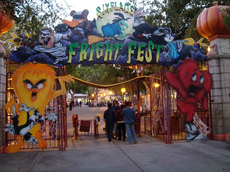 11 Ways to Celebrate Halloween - Six Flags Magic Mountain Fright Fest